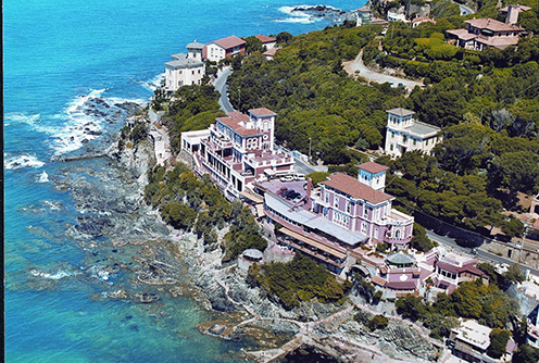 Pobyt s výhledem na moře v hotelu Baia Del Sorriso v italském městě Castiglioncello nedaleko Florencie.

Hotel ponúka dvoj a trojlôžkové izby štandard.

Je všeobecne známe, že tento nádherný región vyniká svojou rozmanitou kuchyňou, ktorá návštevníkom umožňuje ochutnať všetky pôžitky  z pevniny aj mora.

Hotelová pláž 