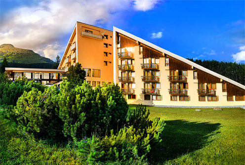 Příjemný pobyt na Štrbském Plese v hotelu FIS.
Objavte horský hotel FIS***, najväčší hotelovo-športový komplex vo Vysokých Tatrách, situovaný priamo pod ich majestátnymi štítmi v nadmorskej výške 1 346 m n.

Len pár metrov od lyžiarskych svahov, bežeckých tratí a turistických chodníčkov vás tento unikátny ski in & ski out hotel pozýva aktívne využiť váš pobyt v jednej z izieb a apartmánov. Izba Single je ideálnou voľbou v prípade, že si prajete byť ubytovaný sám. Izba Economy Twin je ideálnou voľbou v prípade, že hľadáte izbu pre dvoch s oddelenými lôžkami. V prípade, že cestujete ako pár (spojené postele) sú Izby Štandard Double tou správnou voľbou.

Domáce chute v reštaurácií s krásnym výhľadom Vám poskytnú energiu a naštartujú Vás na dobrodružný deň v horách. Doprajte si výbornú kávu, chutný koláč či aperitív lobby bare a kaviarni hotela FIS s výhľadom na smaragdový les a jeden zo symbolov Štrbského Plesa – skokanské mostíky. 

Vysoká nadmorská výška a očarujúca okolitá príroda robia wellness hotela FIS*** výnimočným.
V rámci projektu „Včely v horách“ v hoteli FIS pripravili náučnú stenu s info panelmi o včelách a ich význame a náučný detský kútik.

Vybavenie hotela
Hotel FIS*** ponúka rozsiahle služby prispievajúce k Vašej úplnej spokojnosti a pohodliu.

bezplatné WiFi pripojenie na izbách
nestrážené neplatené parkovisko
predaj šperkov na recepcii
biliard
kútik pre deti
úschovňa lyží
požičovňa lyží a bicyklov oproti hotel
welcome bag pre psíky

Užitočné informácie
Dovoľujeme si Vás upozorniť, že cena pobytu nezahŕňa miestnu daň vo výške 2 EUR / hosť / noc splatnú pri príchode do hotela.
Ostatné informácie

V prípade záujmu o skorý check in alebo neskorý check out alebo iné doplnkové služby  nás neváhajte kontaktovať.
Pobyt s domácim zvieratkom je možný - potrebné overenie vopred.
Ostatné náležitosti rezervácie pobytu ako aj ďalšie podmienky zmluvného vzťahu sa riadia všeobecnými obchodnými podmienkami spoločnosti Tatry mountain resorts, a.s. Ustanovenia VOP ohľadom rezervácie a platby sa neuplatňujú, keďže rezervácia a platba prebieha prostredníctvom CA CND Travel
Zdroj fotografií: Archív TMR

V prípade záujmu o pobyt pre ktorý ste nenašli variant nás neváhajte kontaktovať na rezervacie@cnd.sk
