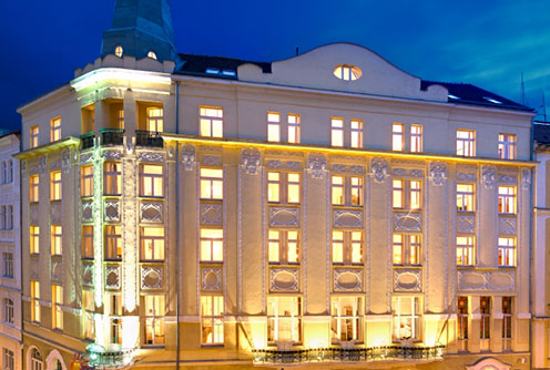 Pobyt v nádherné budově v centru Prahy v hotelu Theatrino**** se snídaní.
 
Priestranné izby sú elegantne zariadené komfortným moderným nábytkom.
 
Hotel ponúka služby 24 hodinovej recepcie, zmenáreň, pranie a žehlenie bielizne, predaj okružných jázd a výletov.
 
Ako si rezervovať pobyt? 

pre overenie termínu pobytu kontaktujte CND Travel na rezervacie@cnd.sk, alebo si požiadavku na rezerváciu zadajte cez kalendárik priamo v ponuke
pobyt si zakúpite kliknutím na zelenú šípku 